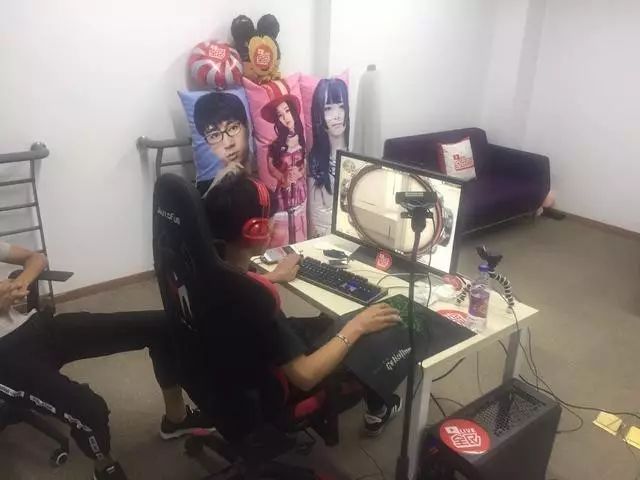 星际解说怒怼吃鸡主播：飞龙骑脸怎么输
