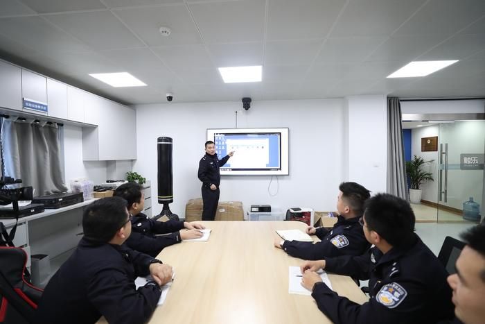 全球最大游戏外挂案告破劳斯莱斯法拉利兰博基尼等豪车