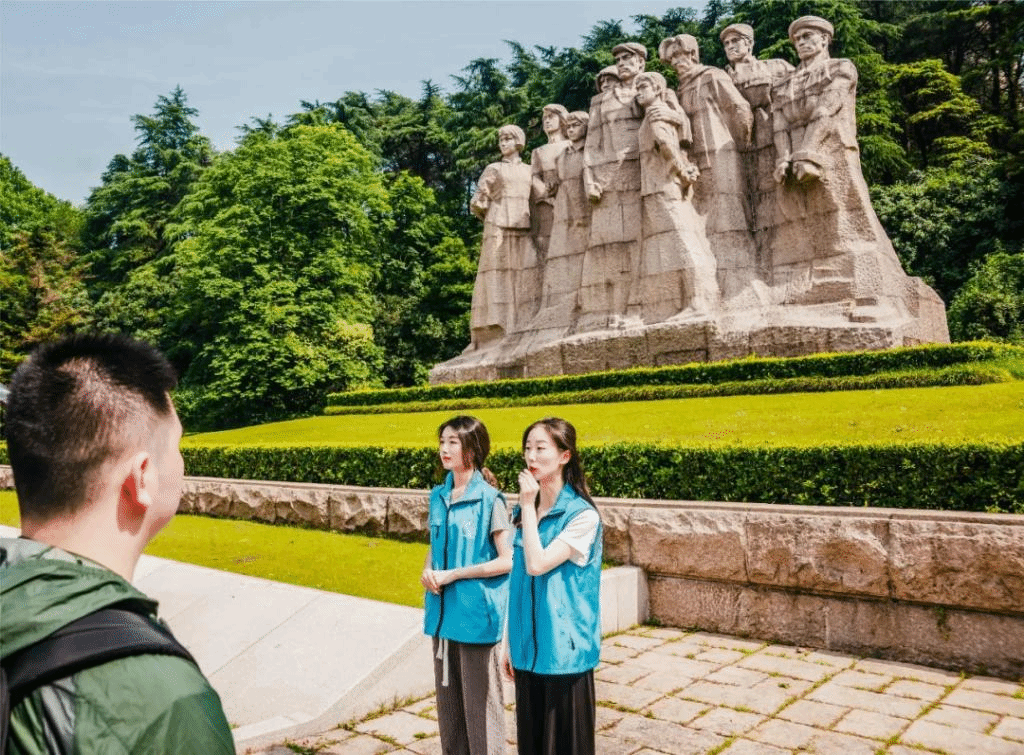 七雄q传免费辅助_无畏锲约免费辅助_辅助带洞悉好还是无畏好