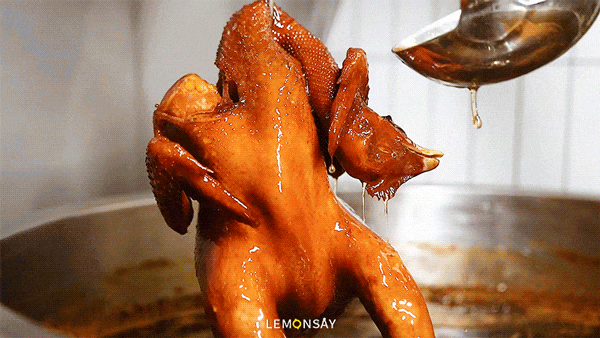 黑鸡吃小鸡_吃鸡黑号_鸡有点黑可以吃吗